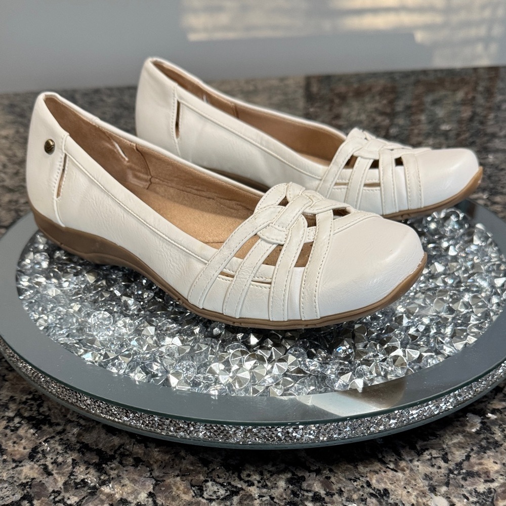 Life Stride Diverse Women's off White or cream Loafers flats NEW 8.5W
